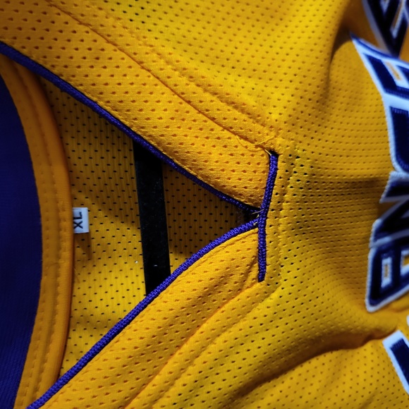 SIGNED - JSA CERTIFIED - SHAQUILLE O'NEILS JERSEY - Picture 8 of 10